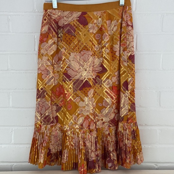 New With Tags. Tory Burch Gold Shimmer Flower Print Festive Holiday Skirt Size 2 - Picture 4 of 9